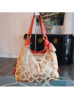 Coach Madison Op Art Sateen Maggie Shoulder Bag! Style: 21125!!! 2 hangtags!